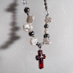 Gargantilla gótica con cruz de perlas Opiumcore
