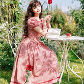 Vestido cottagecore con bordado de rosas a cuadros y cupcakes de rosas