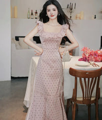 Vestido de lunares rosa polvoriento