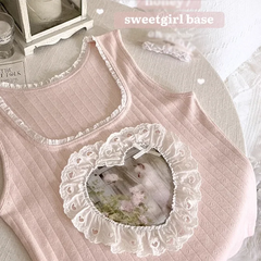 Top coqueta con apliques de corazón dulce