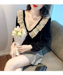 Blusa gótica romántica de encaje de terciopelo Barbara