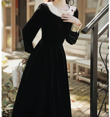 Fragmentos de un romance: vestido gótico de terciopelo, estética oscura y romántica