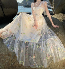 Vestido maxi de hada de tul con malla bordada de pétalos de mar