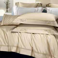 Luxury Embroidery Wide Edge Bedding Set