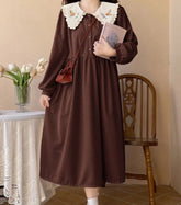 Vestido de pana estilo cottagecore con flores del bosque y bordado