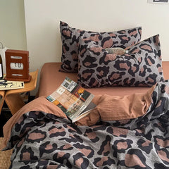 Nordic Minimalist Bedroom Four Piece Bed Set with Sheets Pillowcases Quilt Covercovers Suitable for Home Use