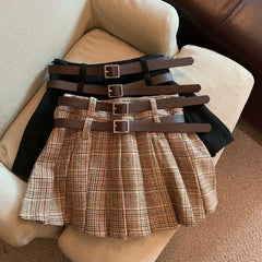 Minifalda plisada con pantalones cortos incorporados de Plaid Dark Academia
