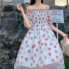 Vestido de hada con adornos de fresas dulces