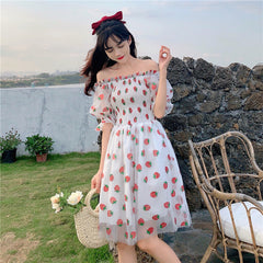 Vestido de hada con adornos de fresas dulces