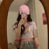 Camiseta corta de chica linda