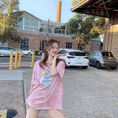 Camiseta teñida con dibujos animados