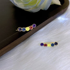 Pendientes con diseño de carita sonriente en contraste