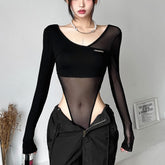 Body asimétrico de malla transparente con mangas largas y corte alto