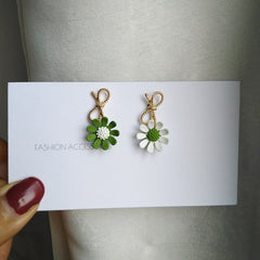 Lindos pendientes con lazo de flores