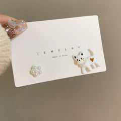 Pendientes asimétricos de gatito floral