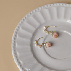 Pendiente de perla de fresa con nieve ligera