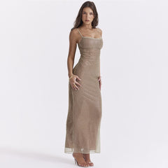 Vestido largo con cuentas y abertura en la espalda