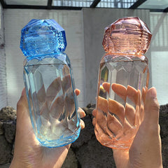 Botella de agua de sección irregular