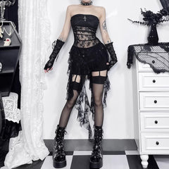 Top gótico negro de encaje con hombros descubiertos