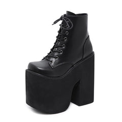 Schwarze Gothic Punk-Stiefeletten mit klobiger Plateausohle und Schnürung
