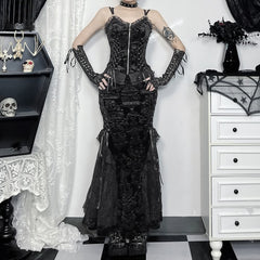 Schwarzes Gothic-Camisole und Maxirock aus Samt