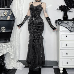 Schwarzes Gothic-Camisole und Maxirock aus Samt