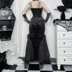 Schwarzes Gothic-Camisole und Maxirock aus Samt