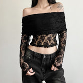 Top corto de manga larga con escote Bardot y encaje de rosas negras