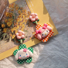 Pendientes de colores asimétricos de dibujos animados