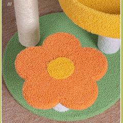 Lindo árbol para gatos con forma de calabaza