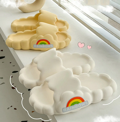Pantuflas arcoíris de nubes kawaii