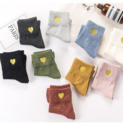 Socken mit japanischer Liebesstickerei