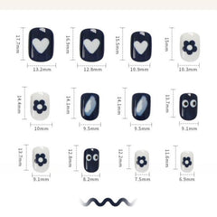 Blaue Blume tragbare Nägel Fertig Maniküre