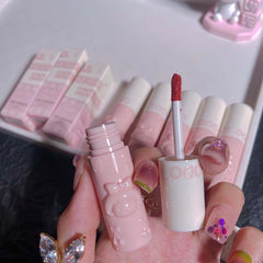 Esmalte de labios con efecto espejo de cereza con relieve de dibujos animados