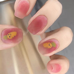 Manicura terminada con uñas degradadas para llevar