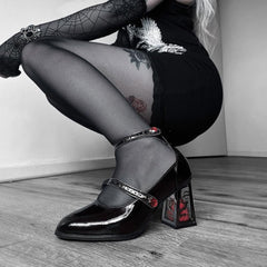 Tacones altos góticos románticos oscuros con rosas