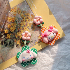 Pendientes de colores asimétricos de dibujos animados