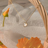 Collar de corazón dorado brillante