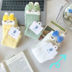 Süße Korallensamtsocken mit Schleife