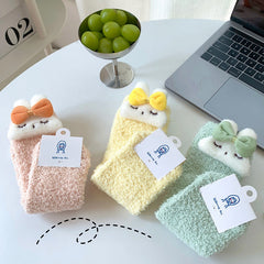 Süße Korallensamtsocken mit Schleife