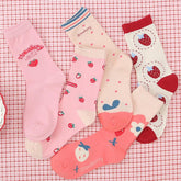 Socken mit Cartoon-Erdbeere