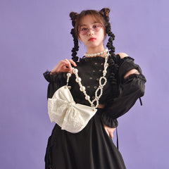 Umhängetasche mit Schmetterlingsschleife und Perlen