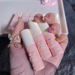 Esmalte de labios con efecto espejo de cereza con relieve de dibujos animados