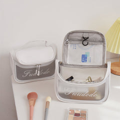 Minimalistische Reisekosmetiktasche