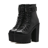 Botines góticos con plataforma y correa con hebilla