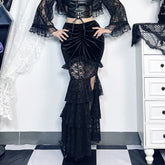 Falda larga con aberturas escalonadas y fruncida de terciopelo con encaje gótico