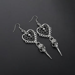 Pendientes góticos con forma de corazón y calavera de cuervo