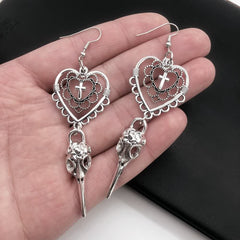Pendientes góticos con forma de corazón y calavera de cuervo