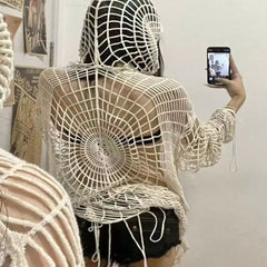 Top de crochet con telaraña estilo gótico