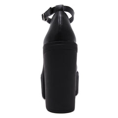 Zapatos de plataforma góticos con tiras en el tobillo